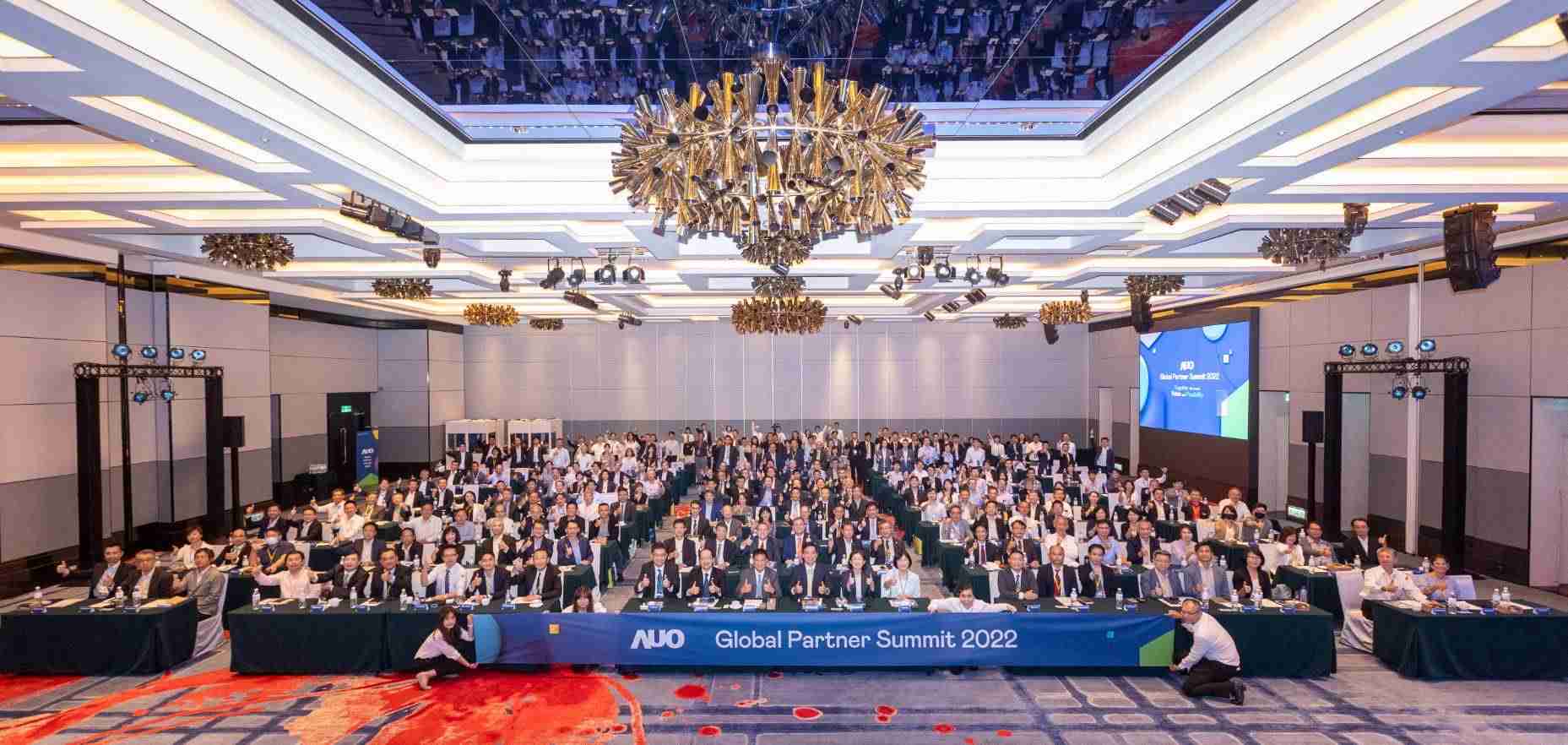 友達推動「安心、、、創新、、、用心、、、、同心、、盡心」五星職旅，，為菲籍員工打造全方位照護，，，，首度贏得「人權實踐與發展領袖獎」殊榮