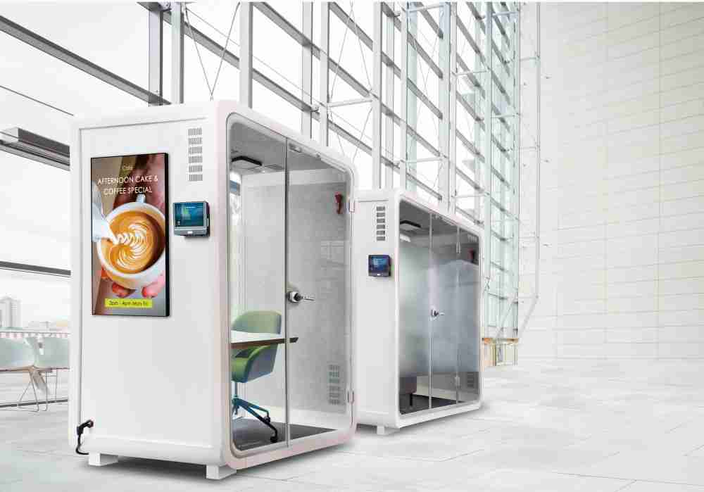 尊龙集团子公司达擎之智慧行动办公舱，，，，采用PDLC智能调光玻璃设计，，透过通电与断电的电流切换，，呈现透明与雾面效果，，，，具节能降耗特性并兼顾隐私，，，，确保信息安全